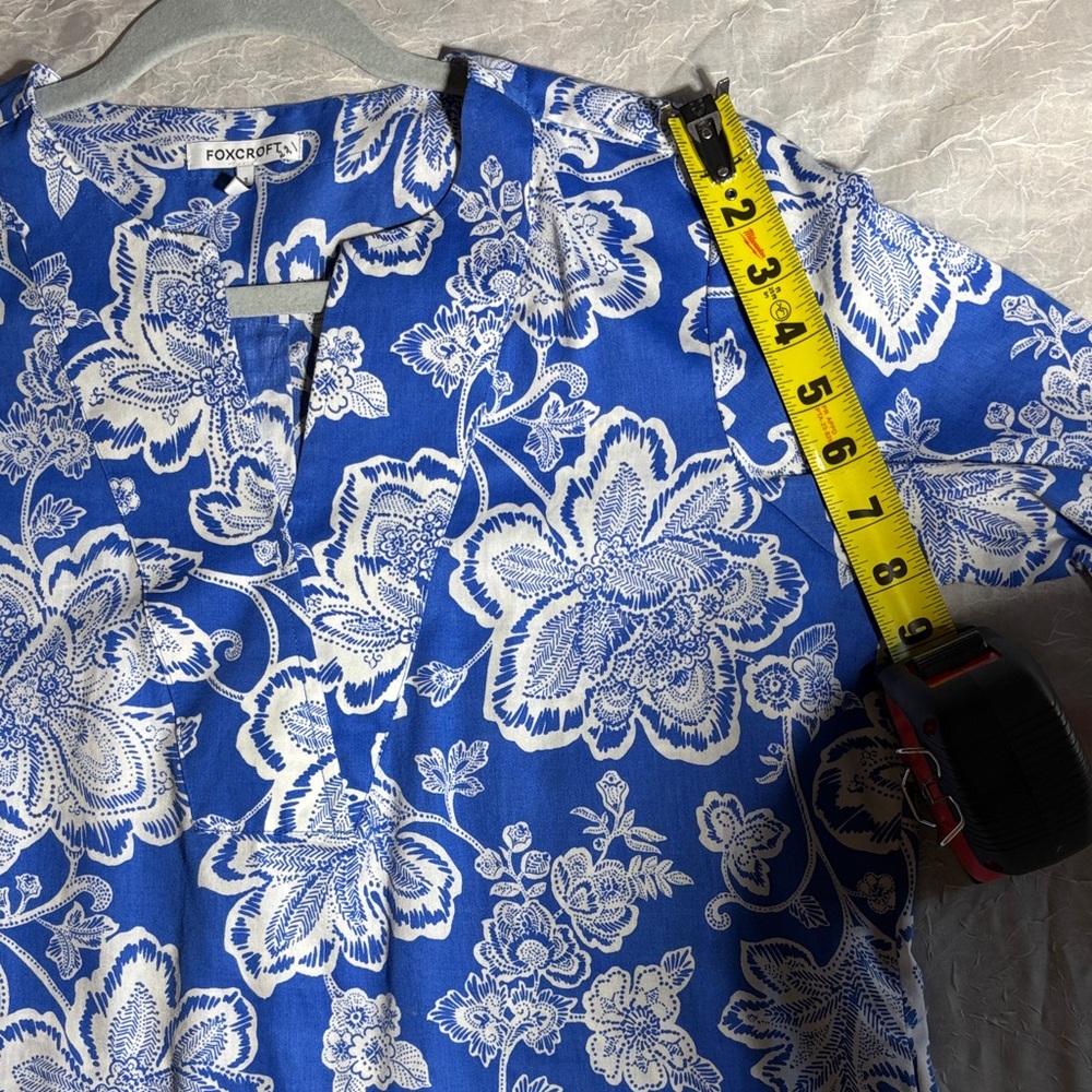 Foxcroft Royal Blue White Floral Split V Tunic - Picture 12 of 12